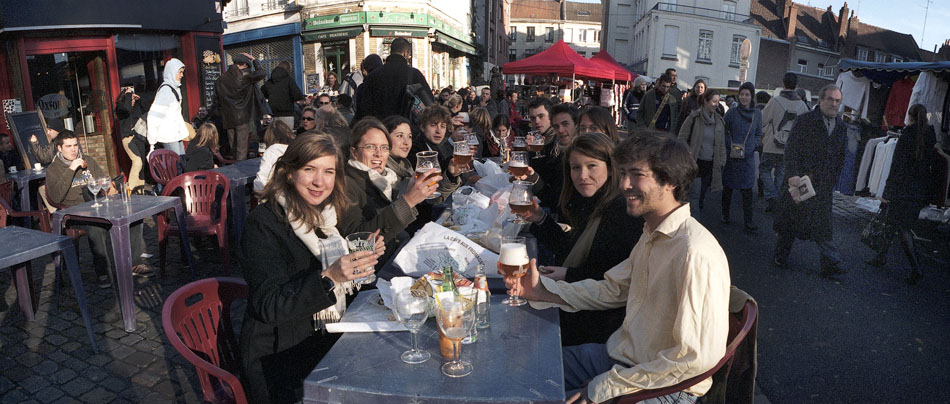 Dimanche 10 décembre 2006, à la terrasse de l'Oxford, place Saint Pierre-Saint Paul, à Wazemmes, Lille.