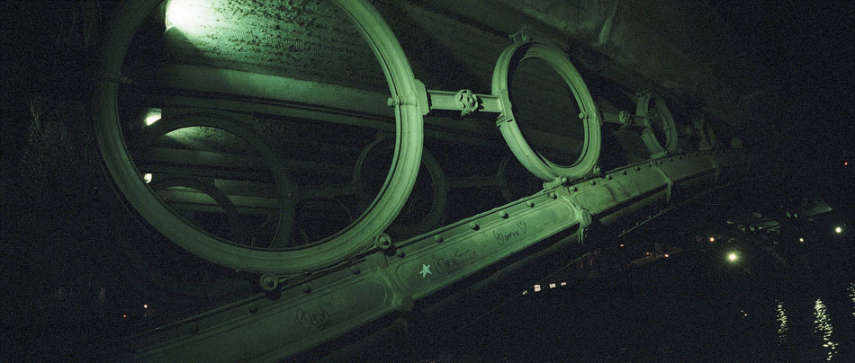 Dimanche 19 novembre 2006, un pont sur l'Ill, à Strasbourg.