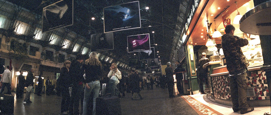 Jeudi 16 novembre 2006, gare de l'Est, à Paris.