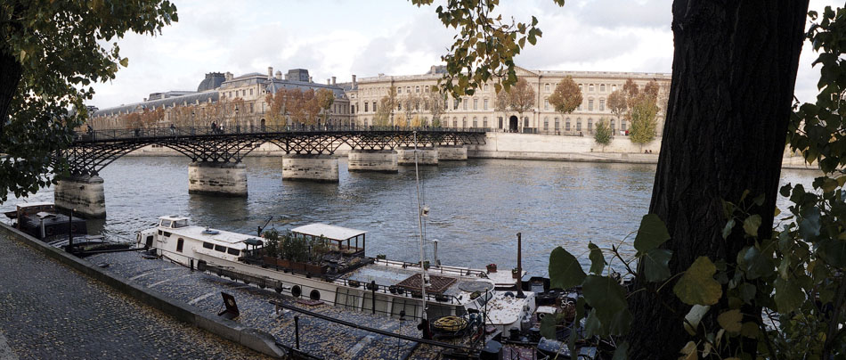 Mardi 21 novembre 2006, le pont des Arts, à Paris.