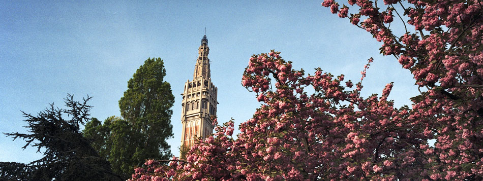 Lundi 16 avril 2007, le beffroi de l'hôtel de ville, à Lille.