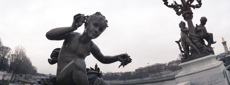 Mardi 16 janvier 2007, pont Alexandre III, à Paris.