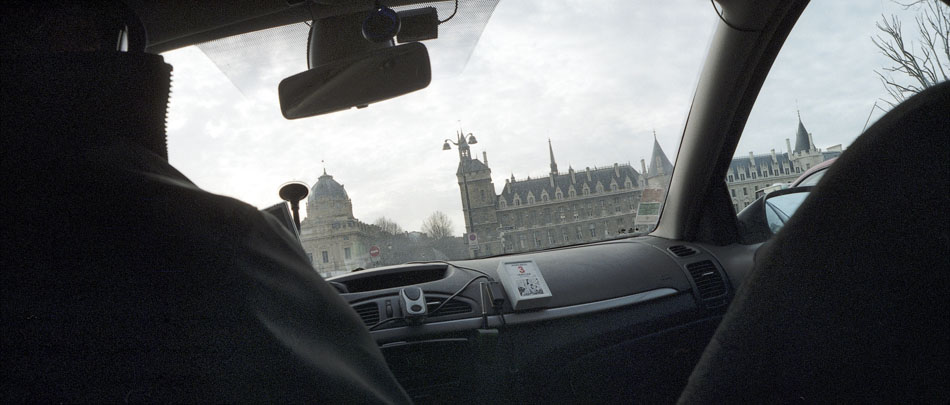 Mercredi 3 janvier 2007, dans un taxi, à Paris.