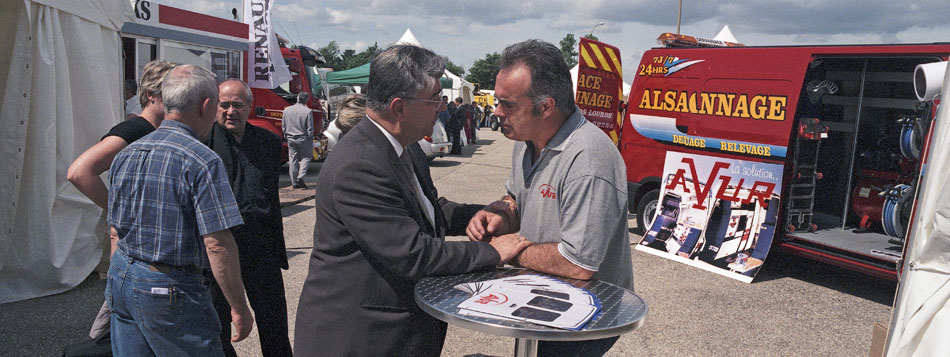 Vendredi 11 mai 2007, André Gerin au salon national des dépanneurs automobiles, à Corbas.