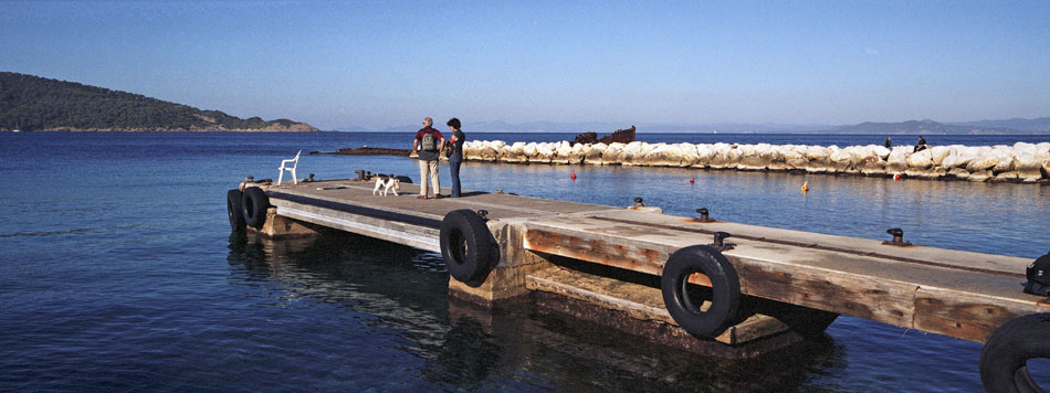 Samedi 3 novembre 2007, le port de l'Aygade, à Héliopolis, île du Levant.