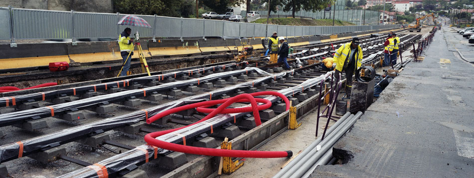 Jeudi 27 septembre 2007, le chantier du futur tramway, av Marcel-Houël, à Vénissieux.