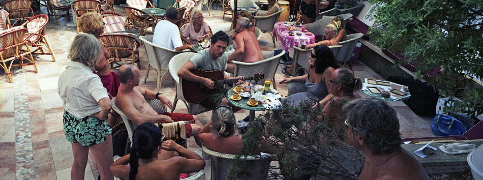 Mardi 12 août 2008, journée des arts sur la terrasse du Minimum, village d'Héliopolis, île du Levant.