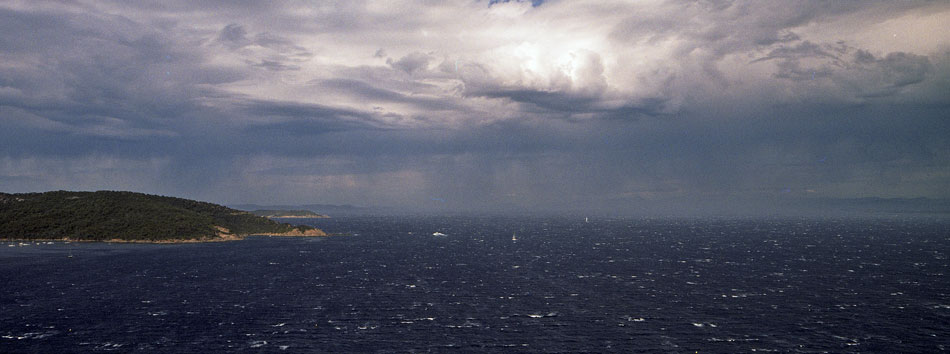 Vendredi 15 août 2008, coup de Mistral, île du Levant.