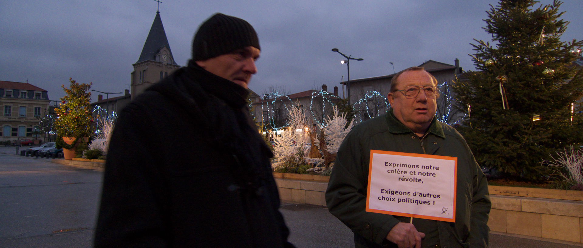 Mercredi 17 décembre 2008, rassemblement contre la misère, place Léon-Sublet, à Vénissieux.