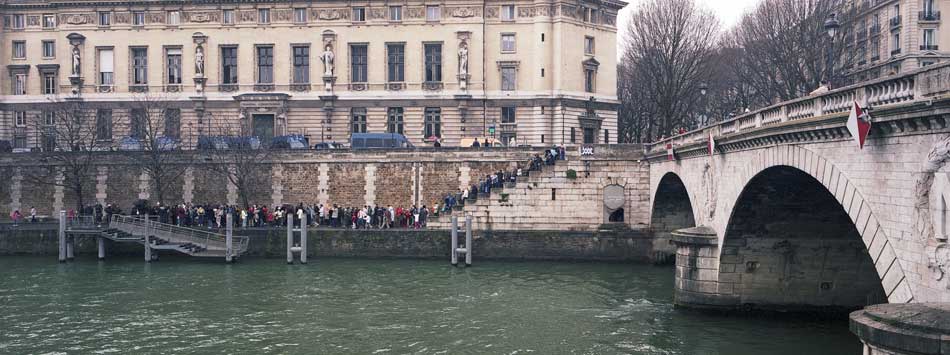 Mardi 26 février 2008, le quai des Orfèvres et le pont Saint-Michel, à Paris.