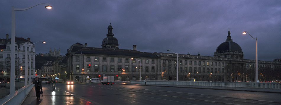 Jeudi 17 janvier 2008, l'Hôtel-Dieu vu du pont de la Guillotière, à Lyon.