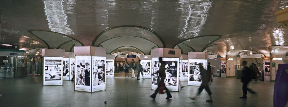 Mardi 15 juillet 2008 (3), station de métro Saint-Lazare, à Paris.