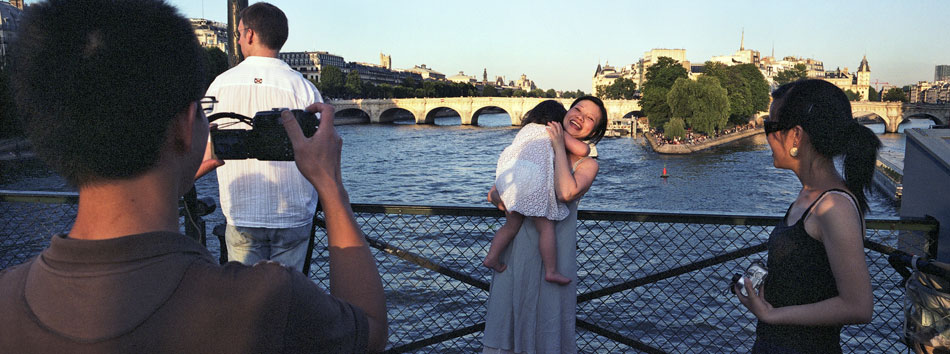 Samedi 21 juin 2008 (5), la fête de la musique sur le pont des Arts, à Paris.