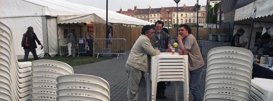 Vendredi 16 mai 2008, préparatifs pour le festival Wazemmes accordéon à la Maison folie Wazemmes, à Lille.