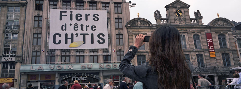 Vendredi 30 mai 2008, en attendant Dany Boon, place du Général-de-Gaulle, à Lille.