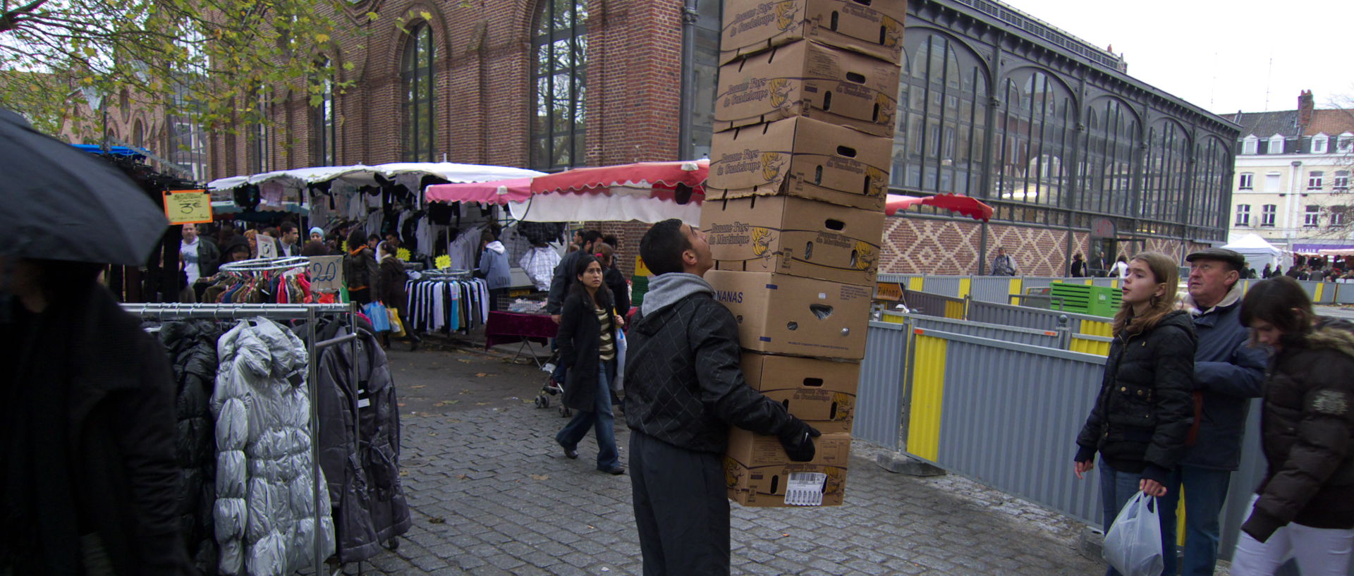 Dimanche 16 novembre 2008, place de la Nouvelle Aventure, à Wazemmes, Lille.