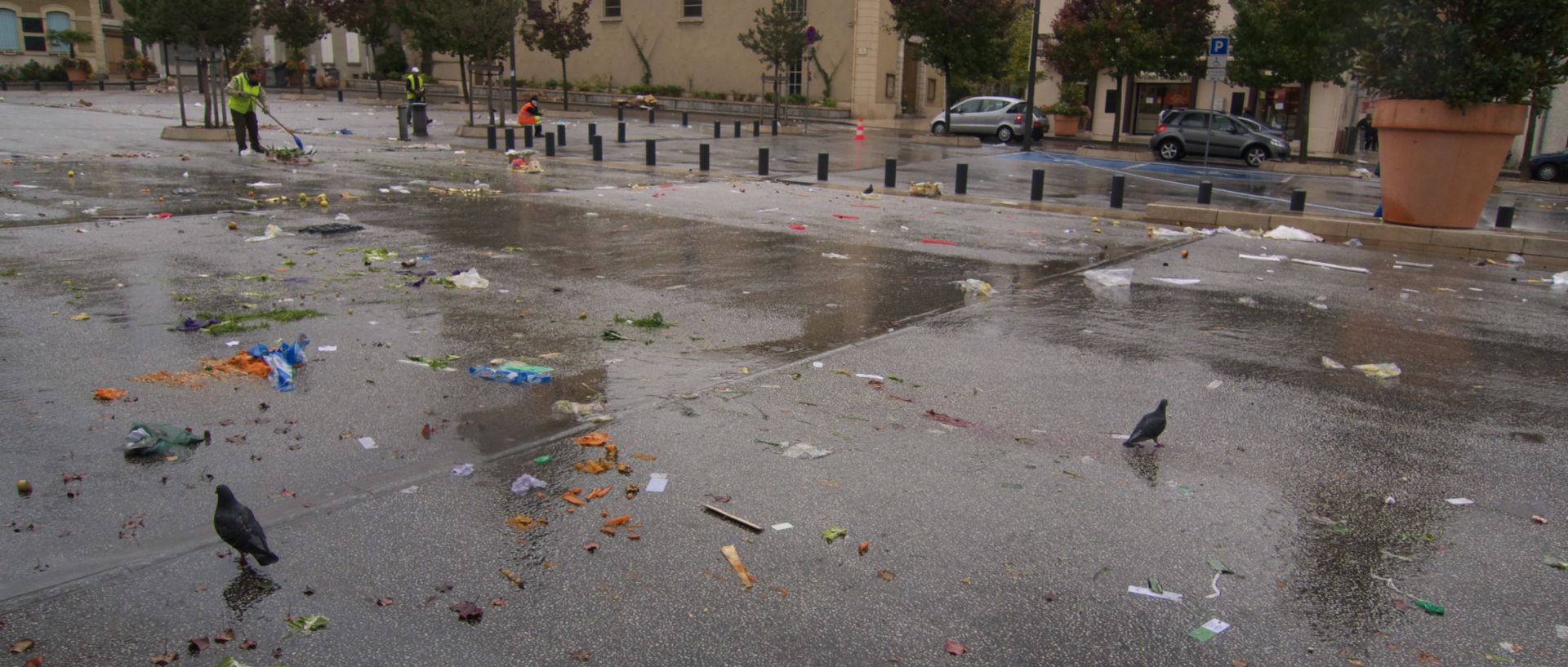 Mercredi 29 octobre 2008 (2), place Léon-Sublet, à Vénissieux.