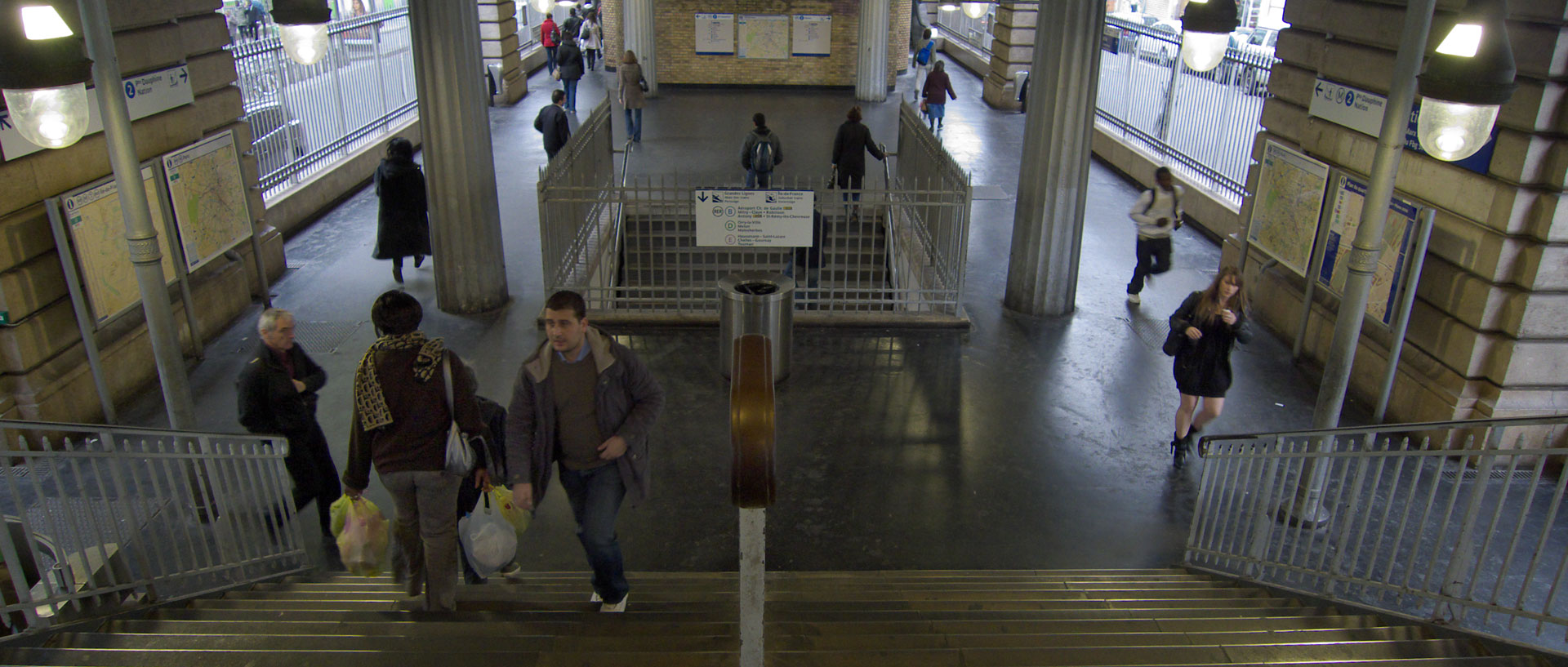 Vendredi 24 octobre 2008 (3), station de métro La Chapelle, à Paris.