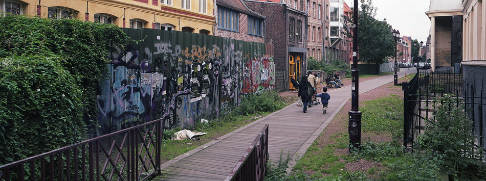 Lundi 15 septembre 2008, rue de Weppes, à Lille.