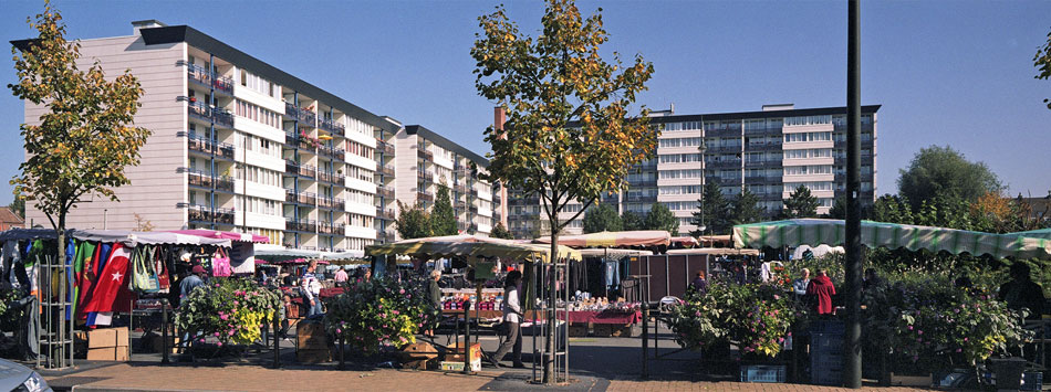 Samedi 27 septembre 2008, marché place des Martyrs-de-la-Résistance, à Croix.