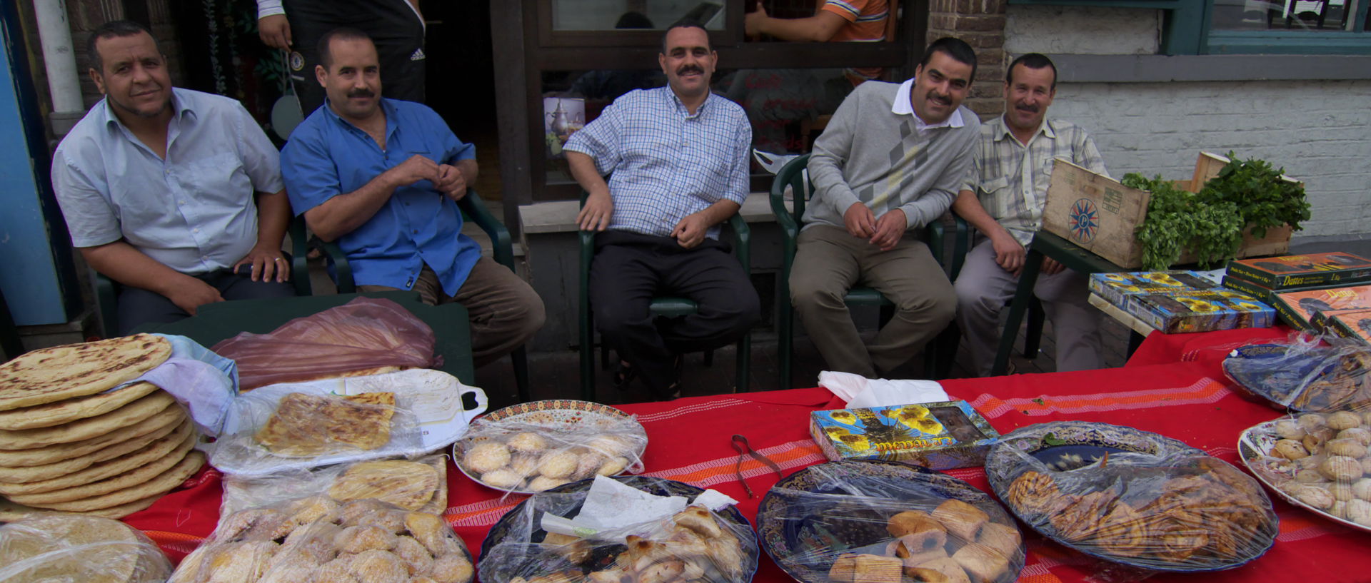 Photo à la terrasse d'un café pendantle ramadan, Roubaix, rue de l'Epeule.