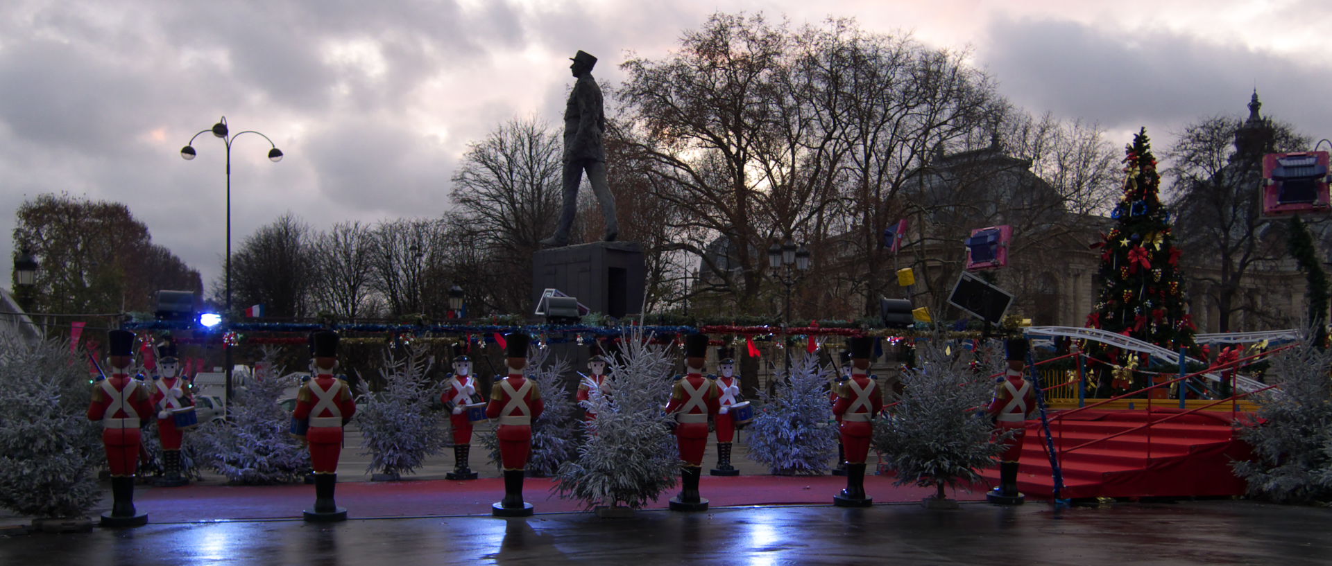 Photo de scène de rue, Paris, Champs Elysées Clémenceau.