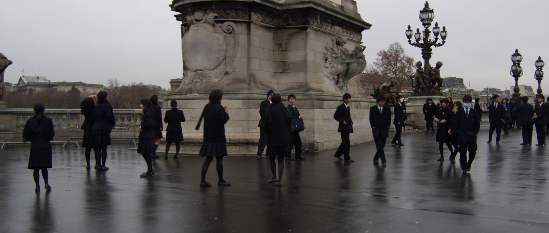 Photo de scène de rue, Paris, pont Alexandre III.