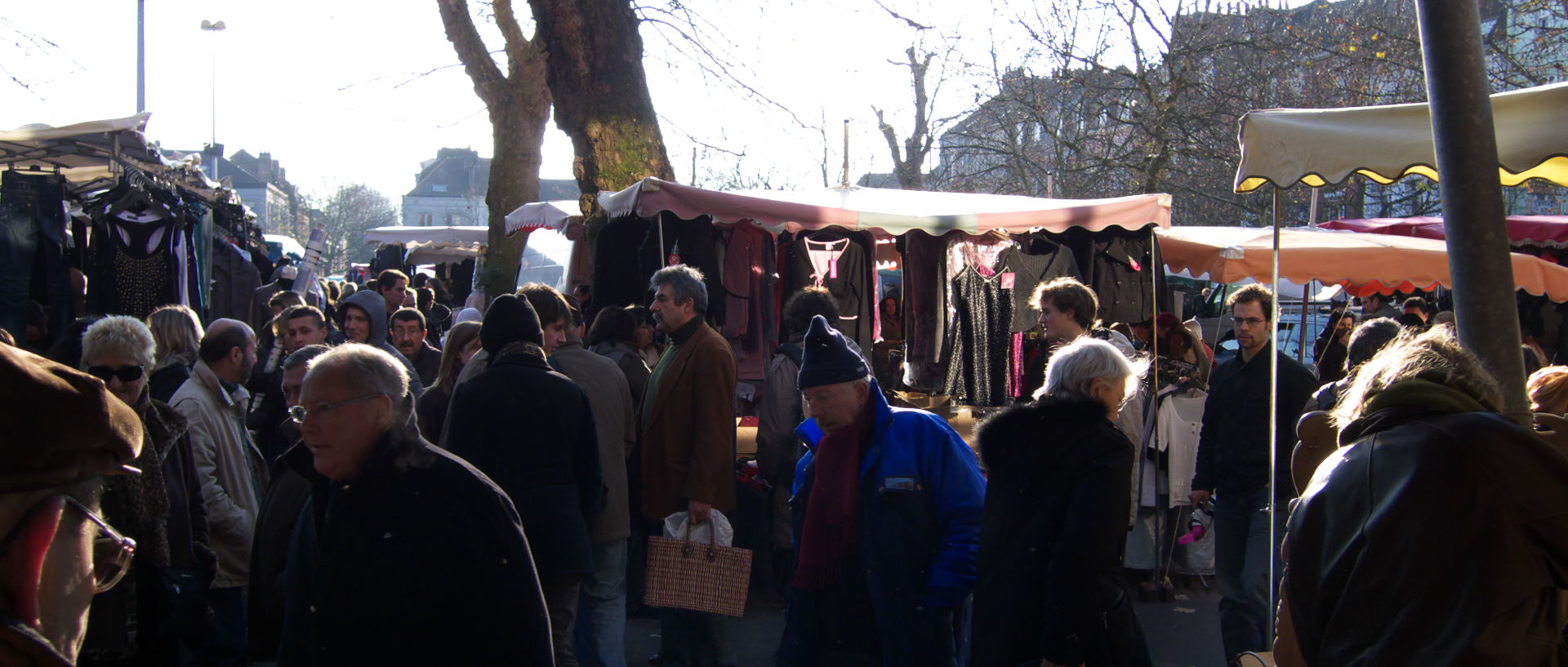 Photo sur le marché de Wazemmes, Lille, place de la Nouvelle Aventure.