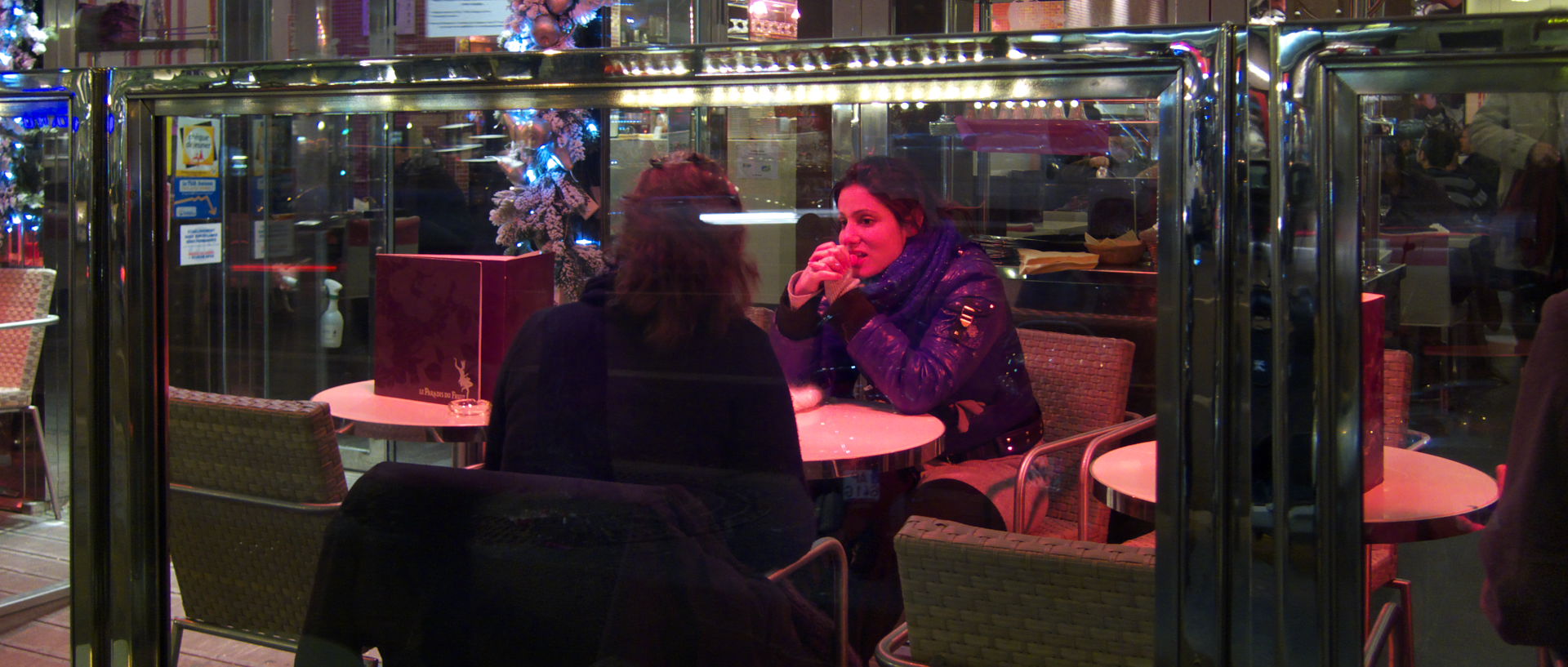 Photo à la terrasse d'un café, Paris, bd des Italiens.