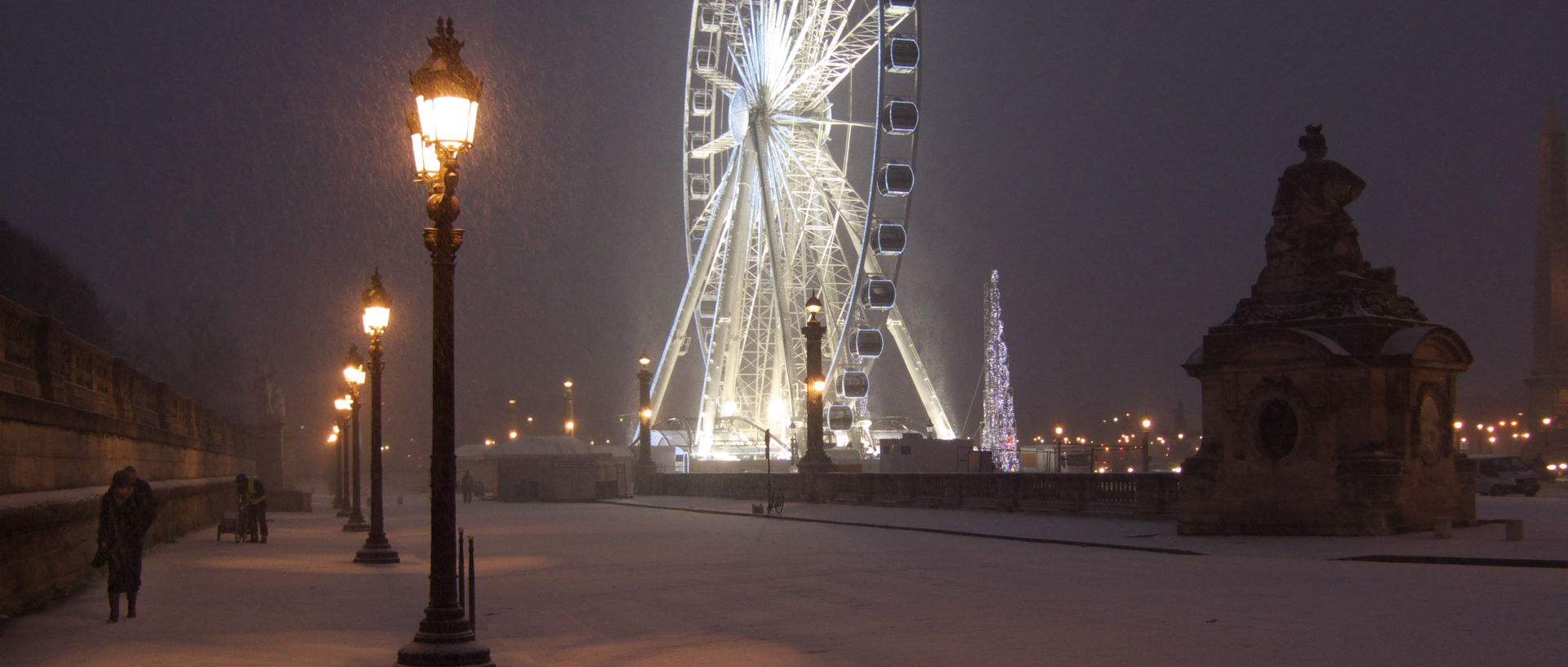 Photo de la place de la Concorde sous la neige, Paris.