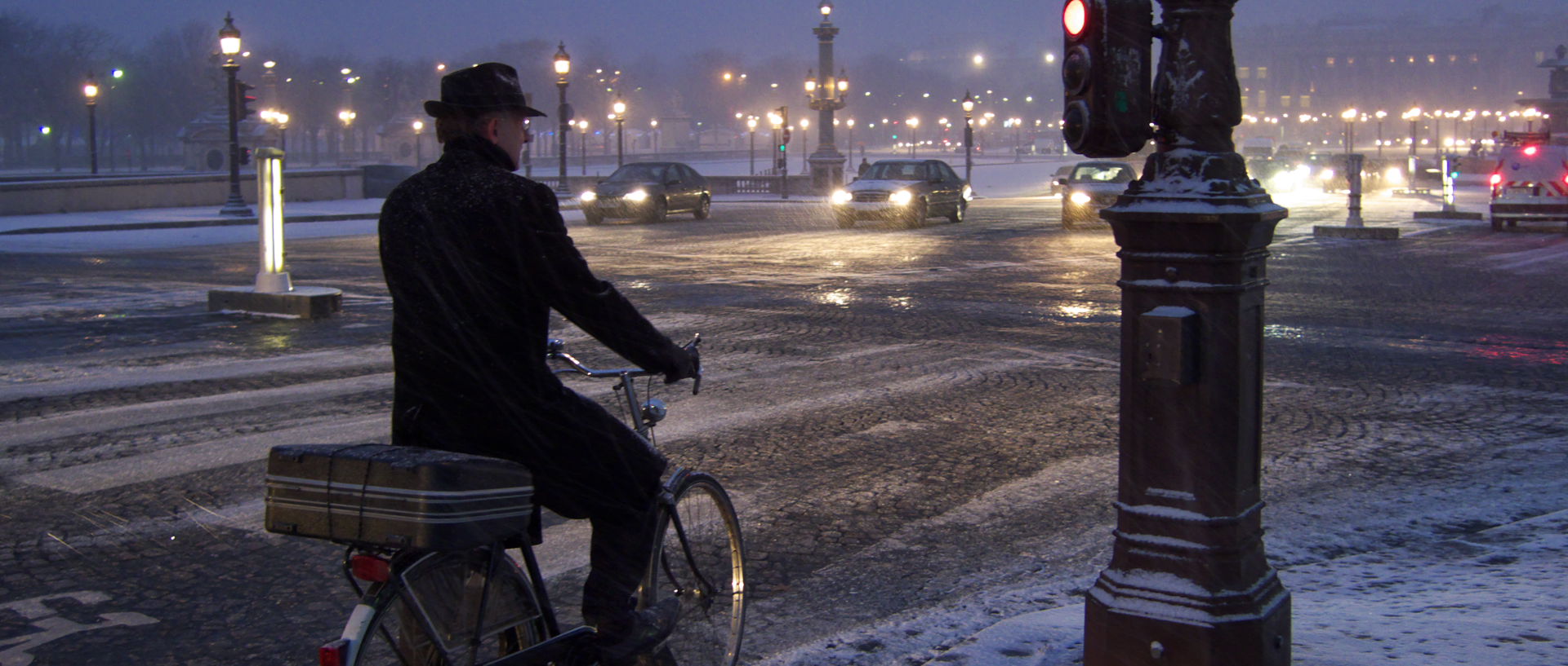 Photo de la place de la Concorde sous la neige, Paris.