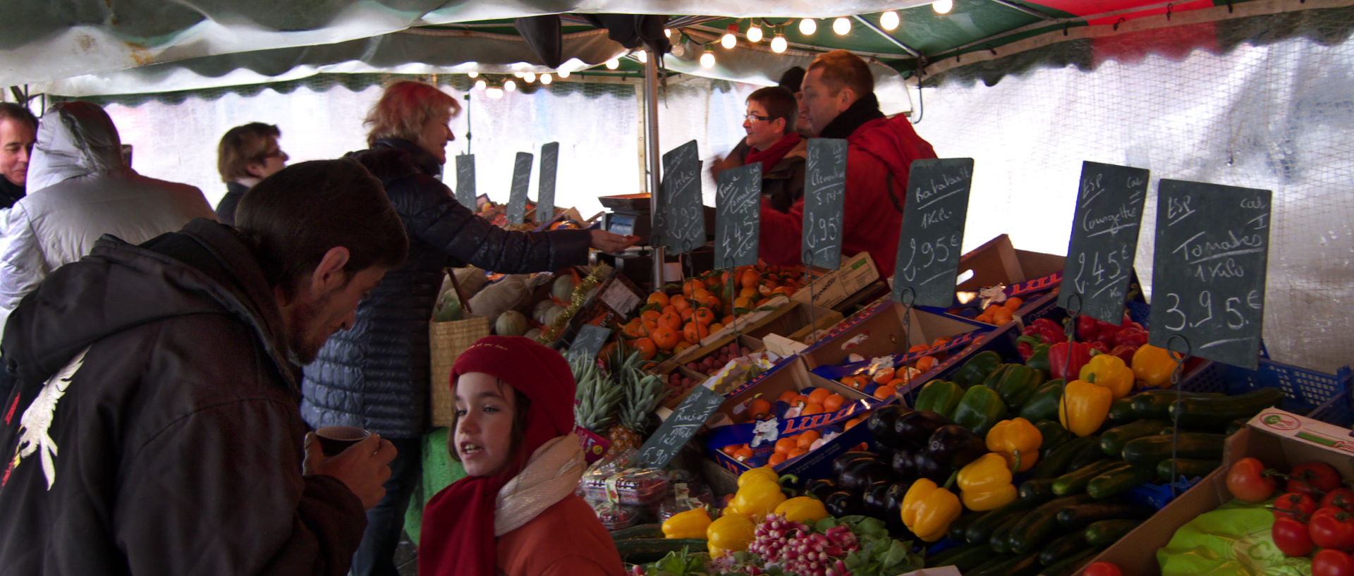 Photo sur un marché, Croix, place de la Liberté.