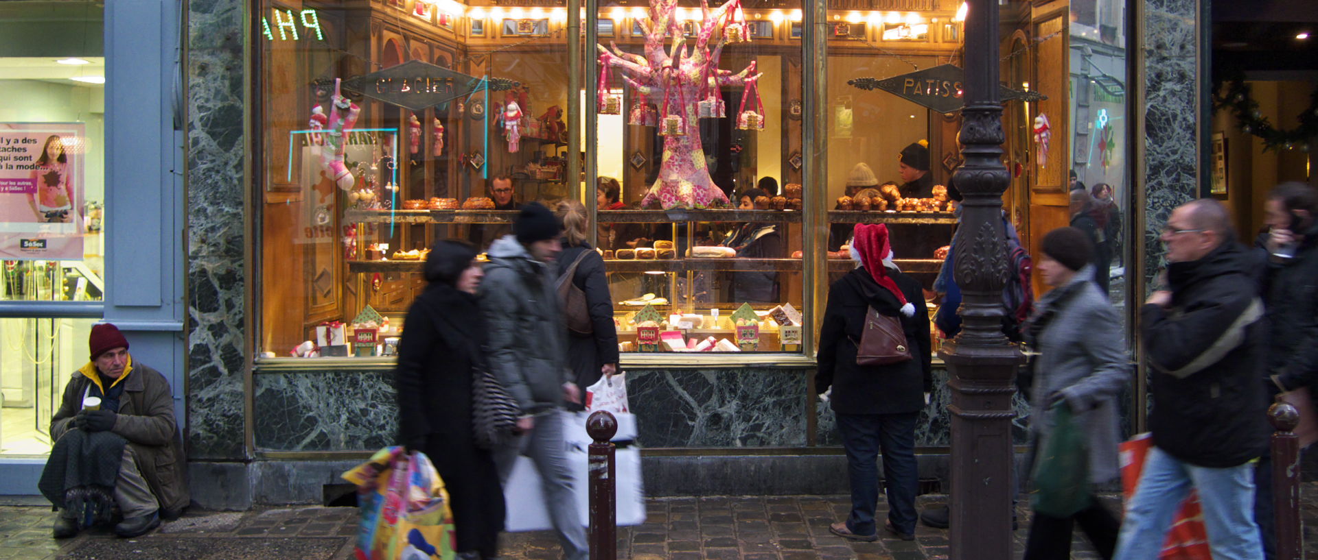 Photo de scène de rue, Lille, rue Esquermoise.