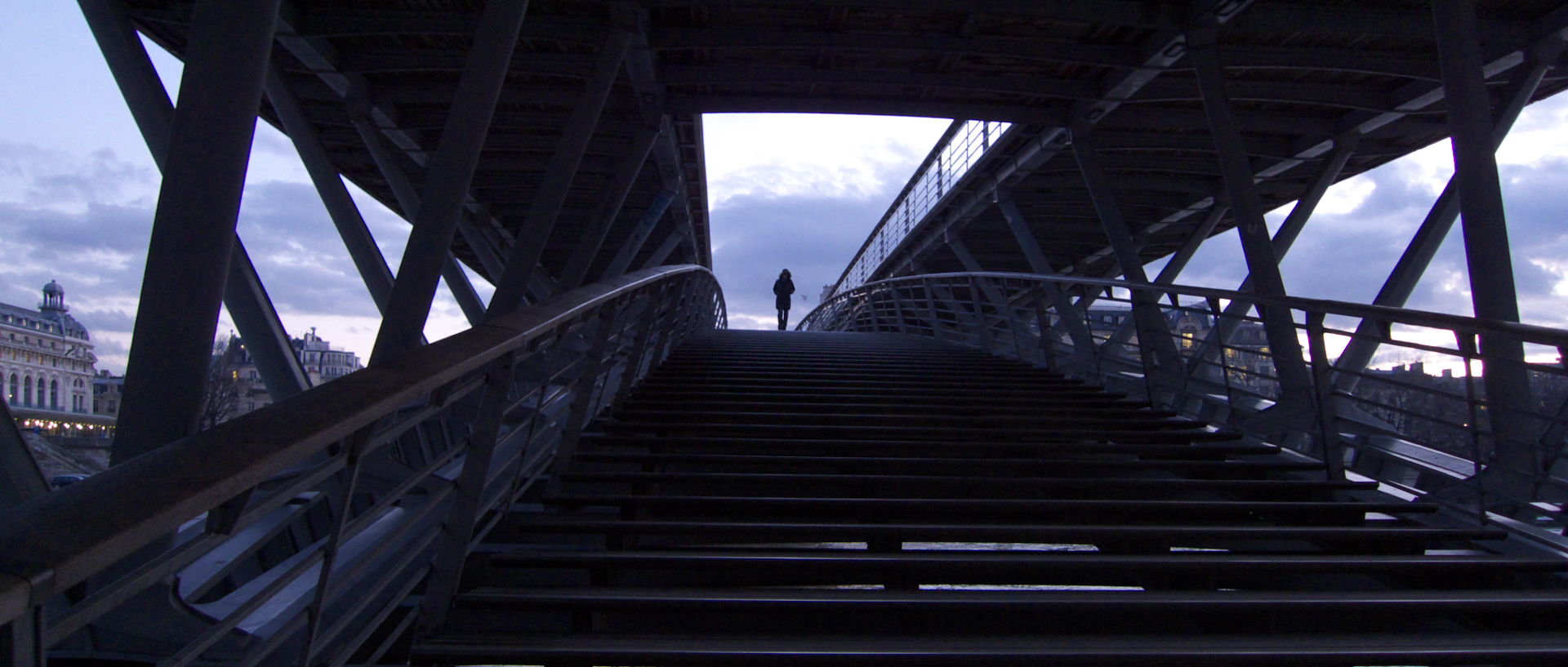 Mercredi 11 février 2009, 18:16, passerelle Solférino, à Paris.