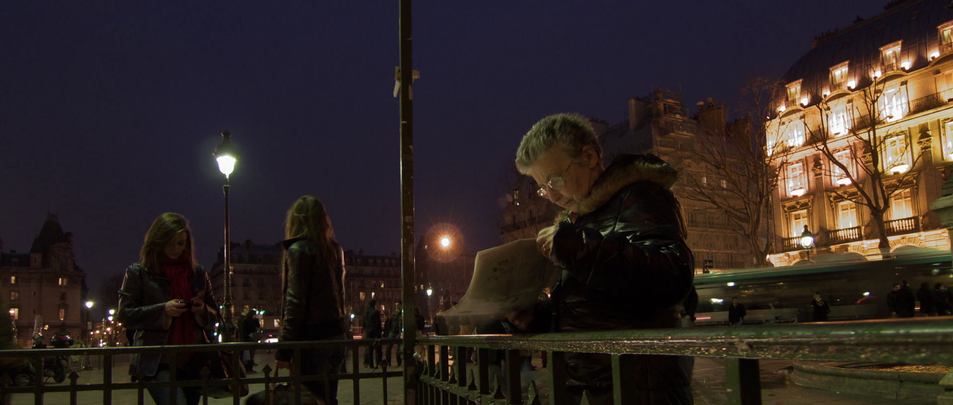 Jeudi 19 février 2009, 18:48, place Saint-Michel, à Paris.