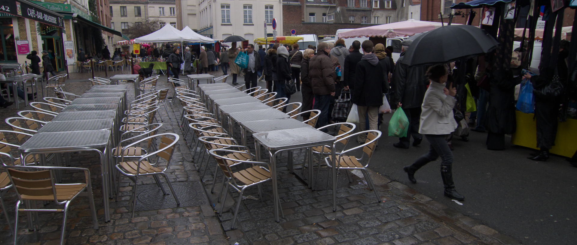 Dimanche 22 février 2009, 12:28, terrasse de l'Oxford, parvis de Croix, à Wazemmes, Lille.