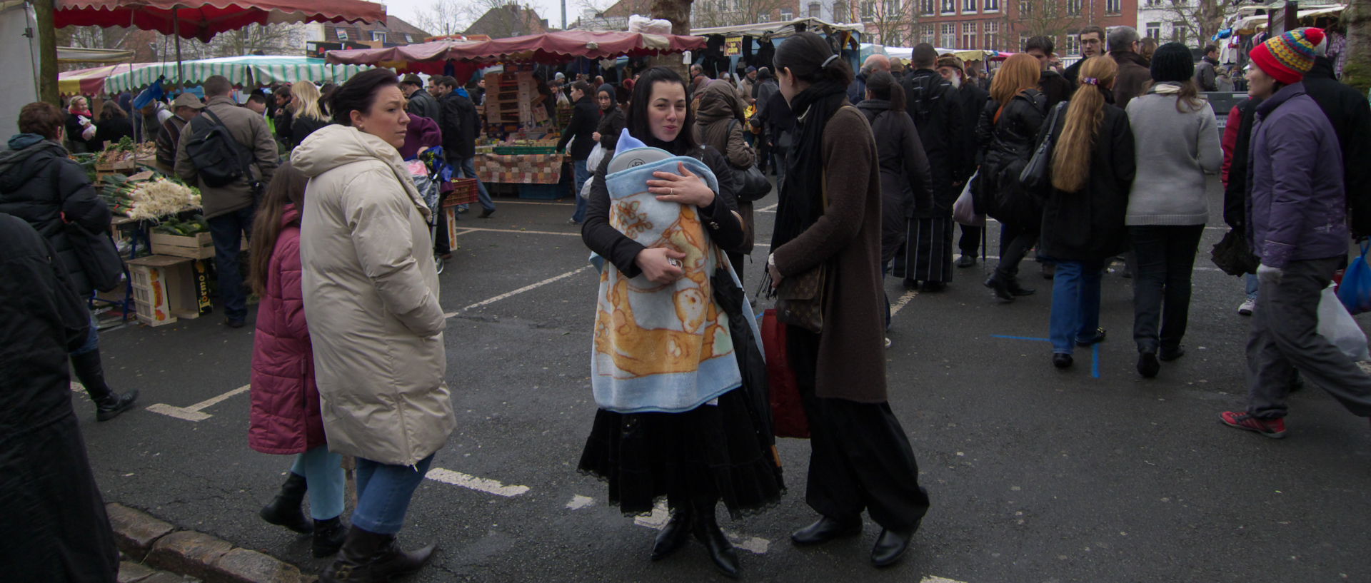 Dimanche 22 février 2009, 12:29, place de la Nouvelle Aventure, à Wazemmes, Lille.