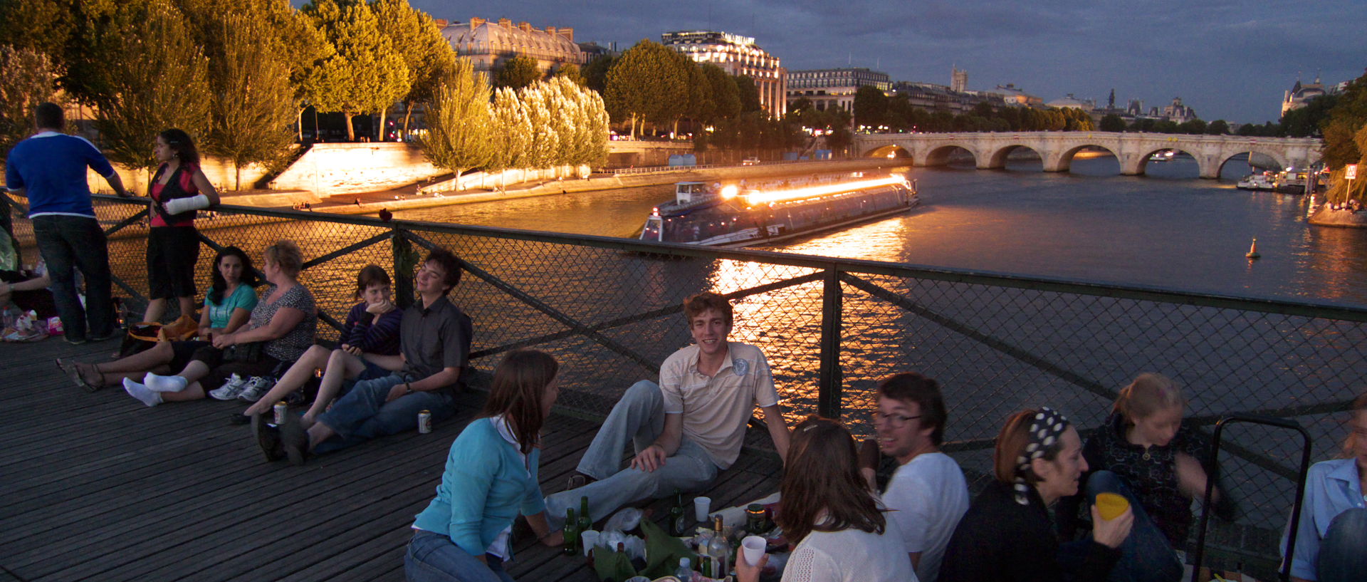 Photo de scène de rue, Paris, pont des Arts.