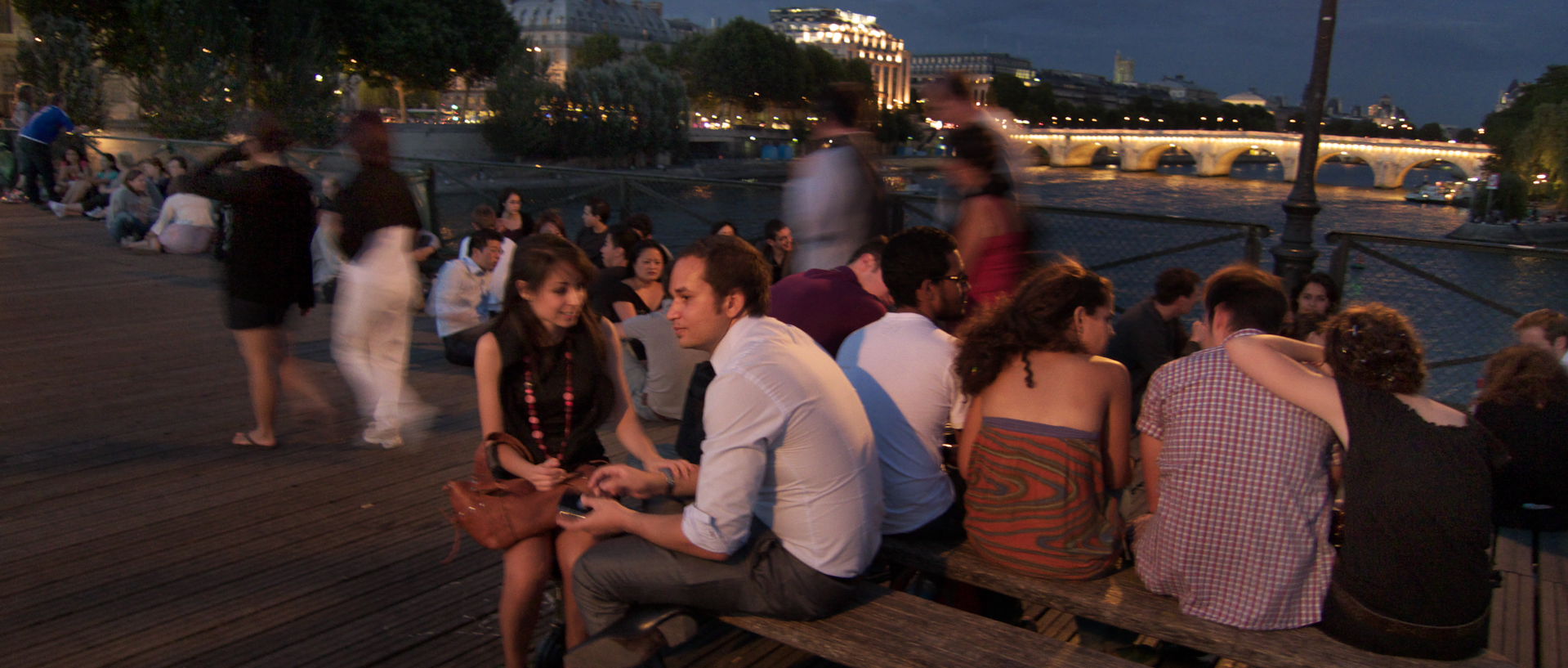 Photo de scène de rue, Paris, pont des Arts.