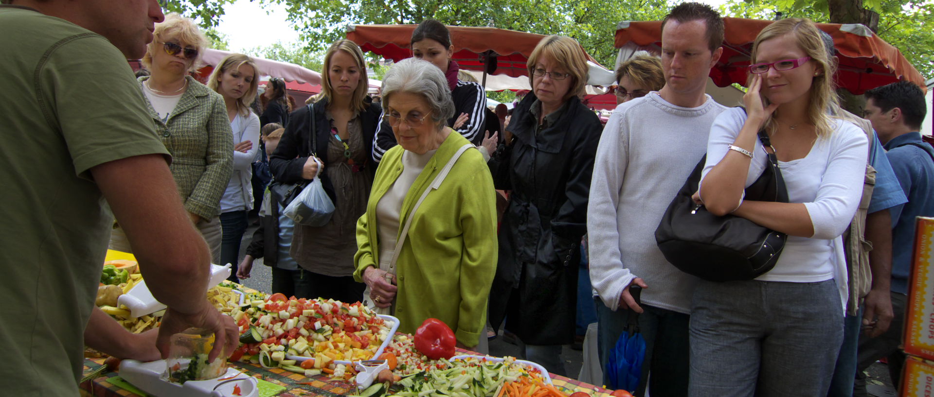 Photo de scène de marché, Lille, Wazemmes, place de la Nouvelle Aventure.