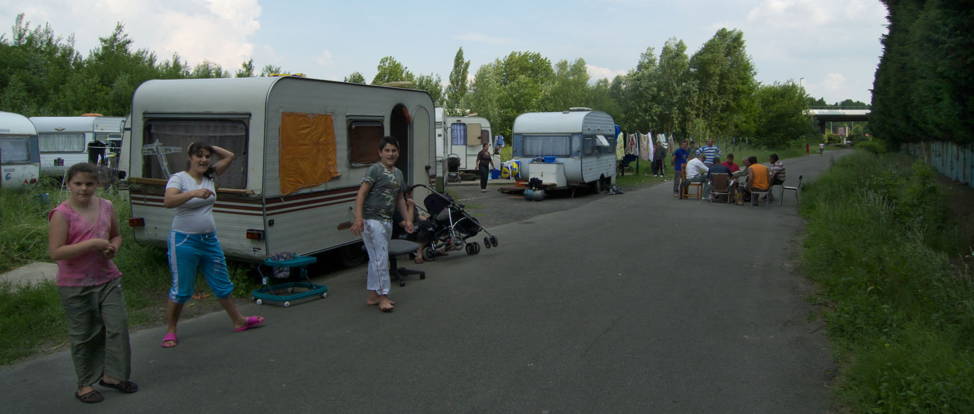 Scène de rue, Villeneuve d'Ascq, chemin de la Mare.