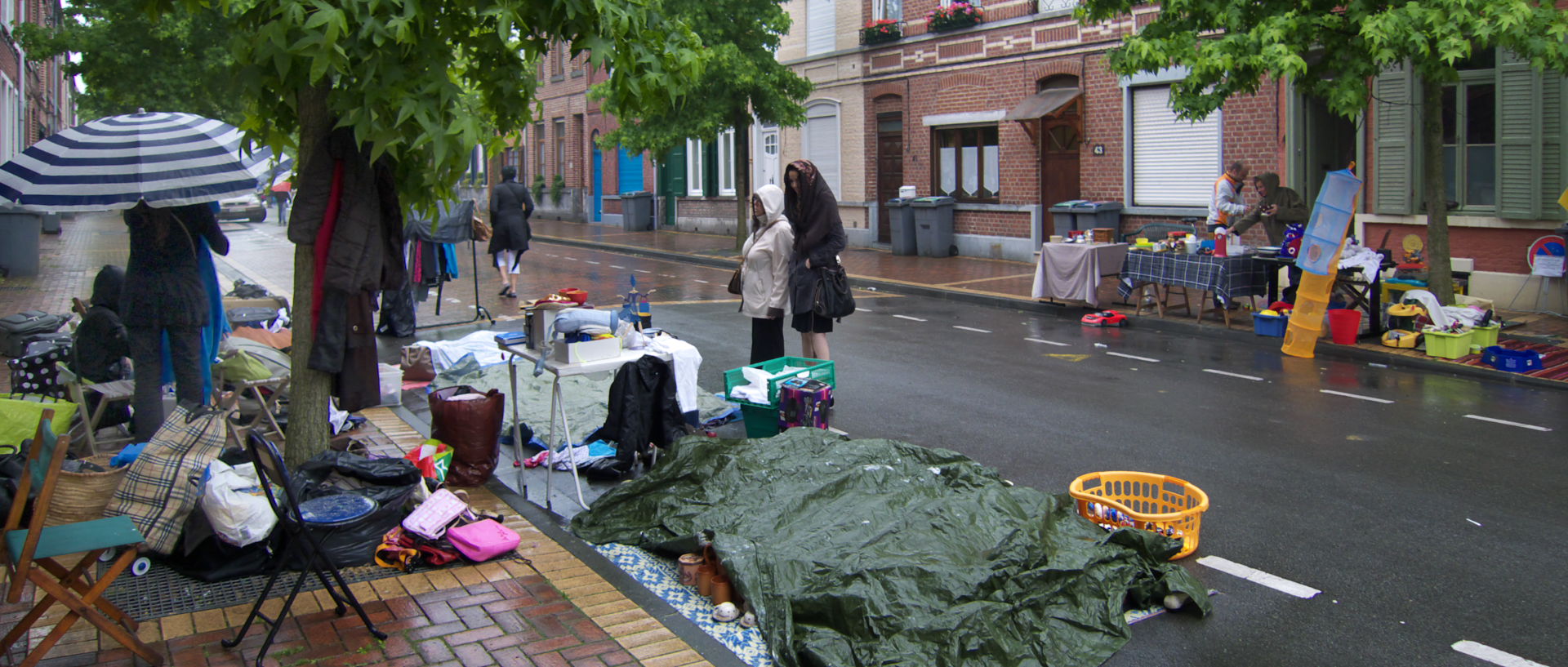 Photo de vide-greniers, Croix, rue Roger-Salengro.