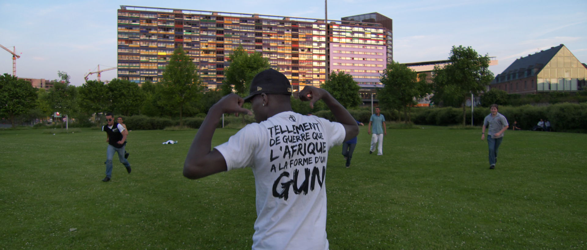 Photo de scène de rue, Lille, allée Saint-Louis-du-Sénégal.