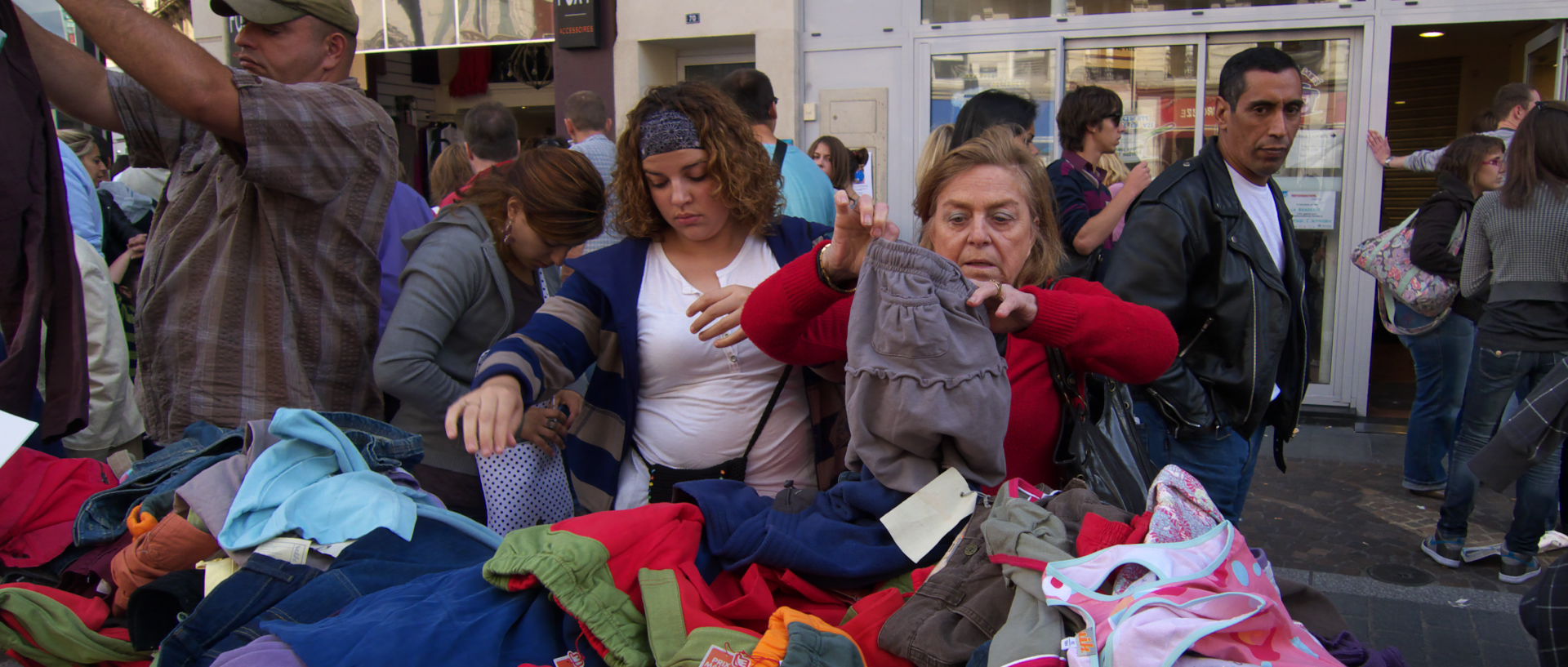 Photo à la braderie de Lille, rue Faidherbe.