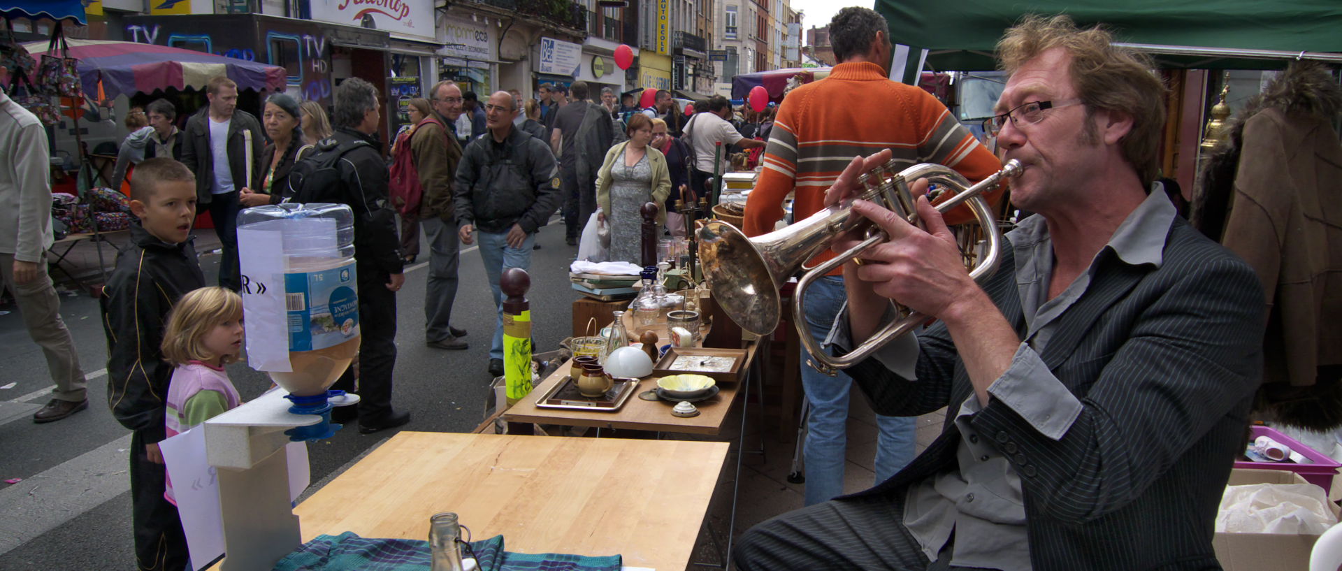 Photo à la braderie de Lille, rue Gambetta.