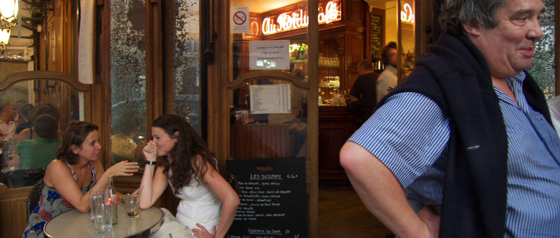 Photo à la terrasse d'un café, Paris, rue Lecourbe.