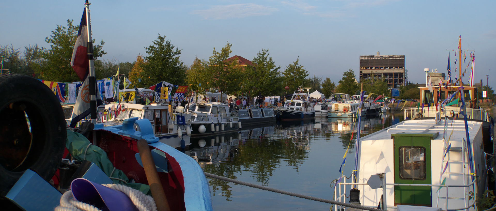 Photo de la réouverture du canal de Roubaix, quais de Calais et de Dunkerque.