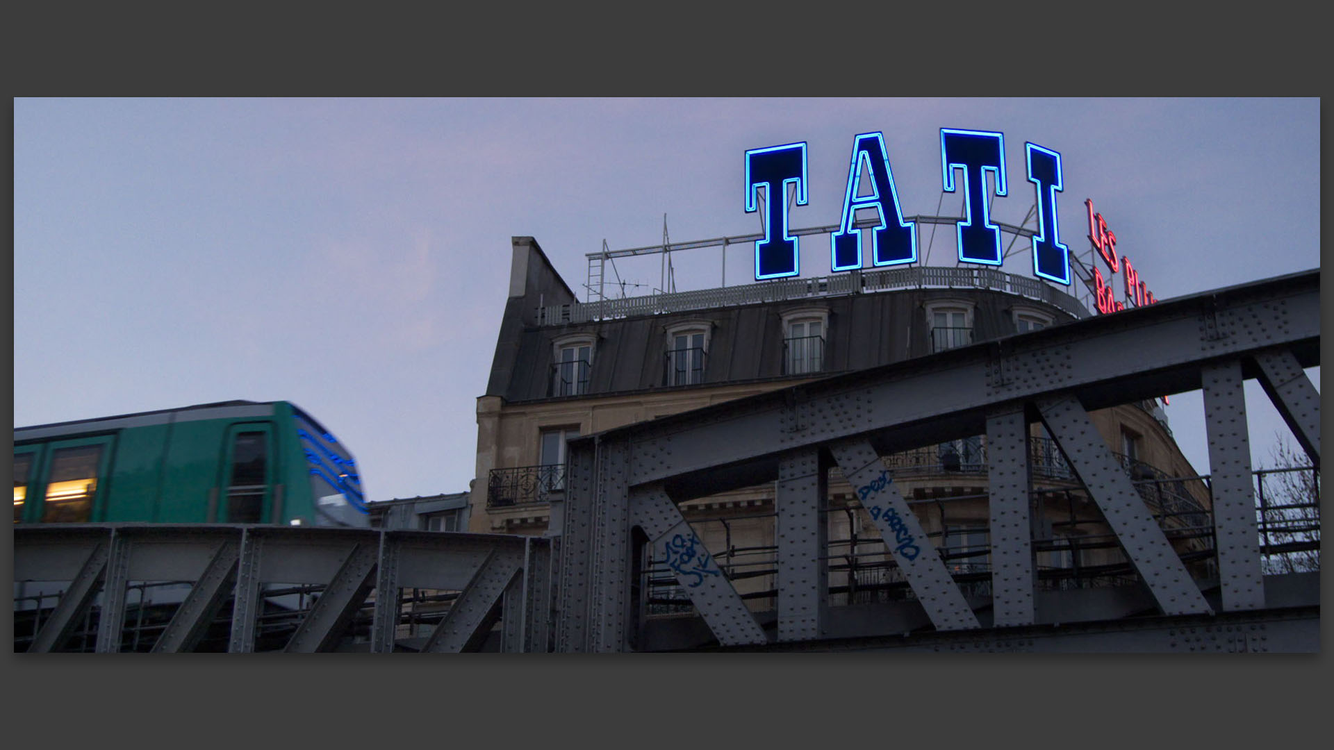 Magasin Tati, bd de Rochechouart, à Paris.