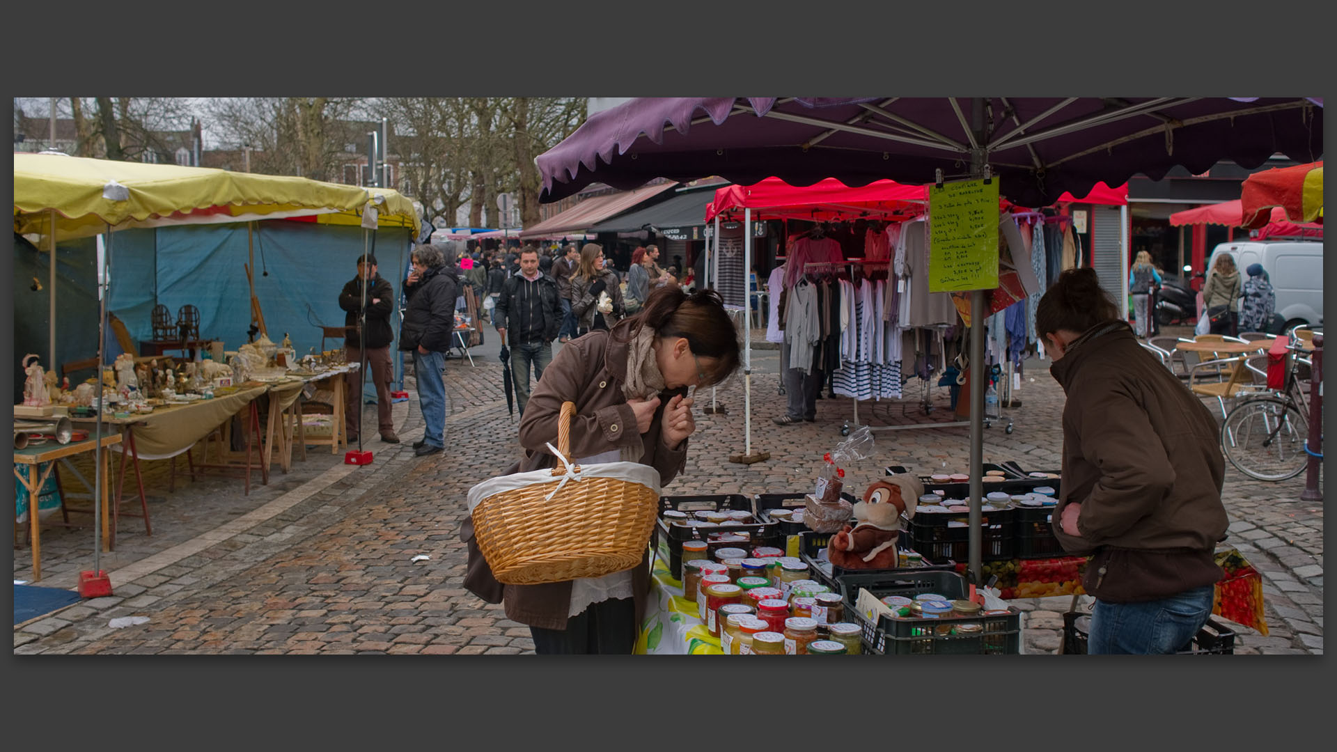 Parvis de Croix, à Wazemmes, Lille.