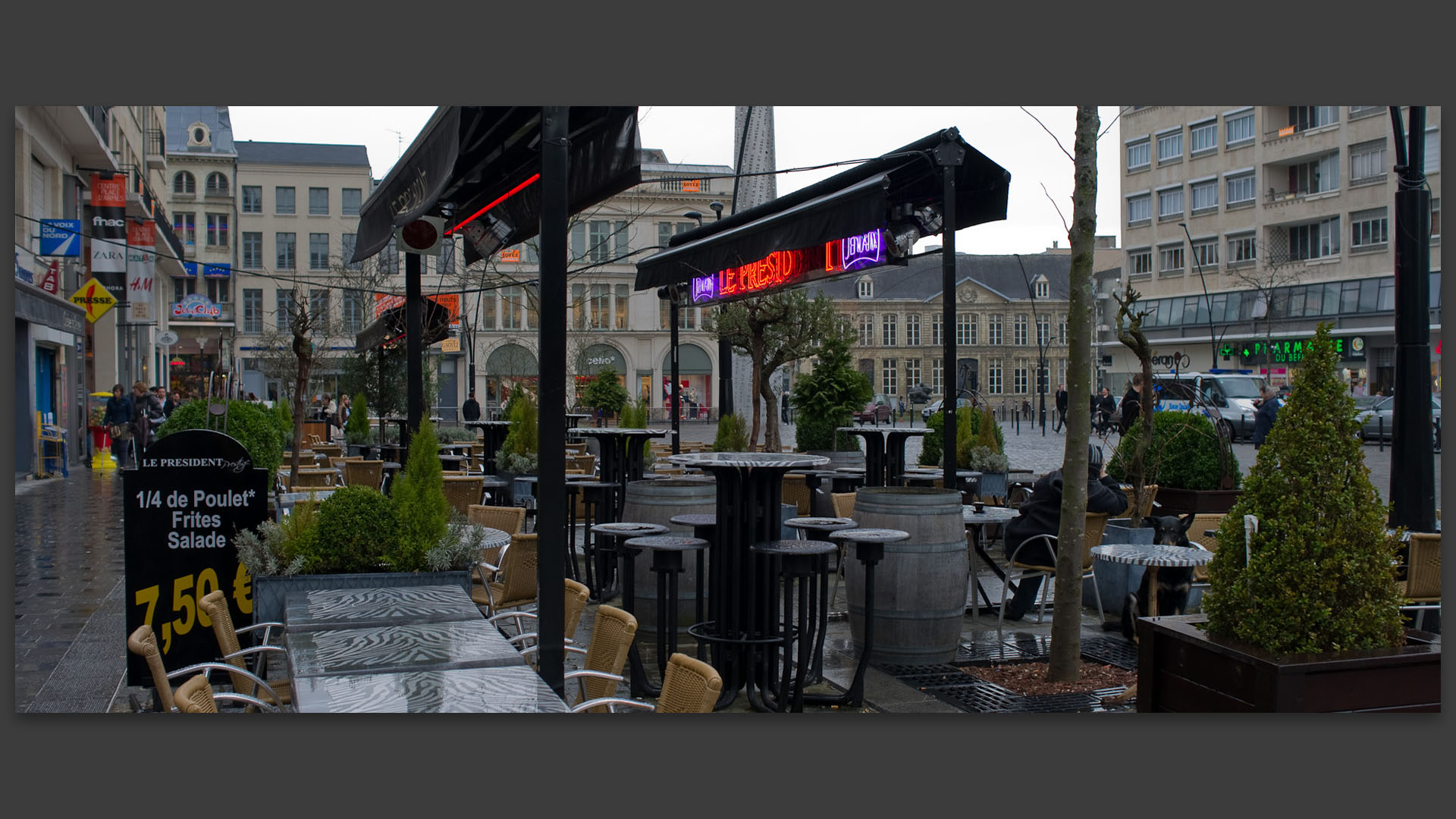 Place d'Armes, à Valenciennes.